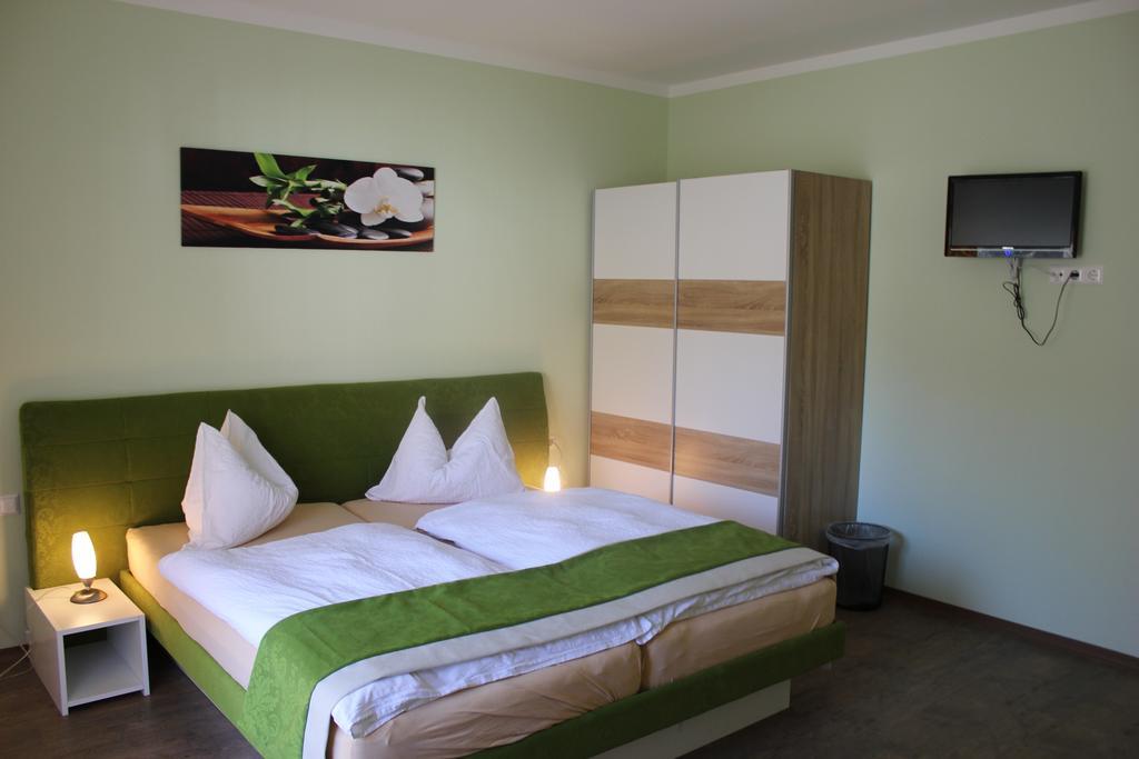Gasthof Zum Mohrn Oberwoelz Stadt Kamer foto