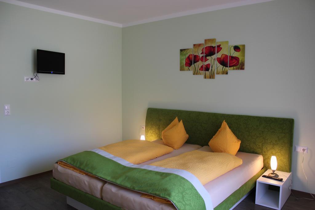 Gasthof Zum Mohrn Oberwoelz Stadt Kamer foto