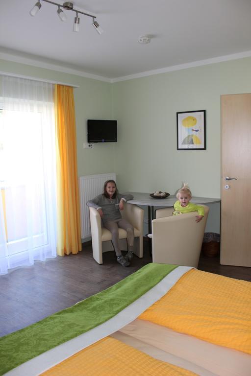 Gasthof Zum Mohrn Oberwoelz Stadt Buitenkant foto